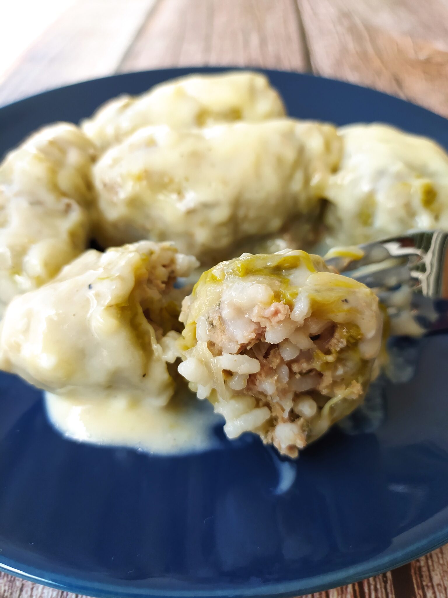 Kohlrouladen mit Zitronen-Ei-Sauce-Lahanodolmades