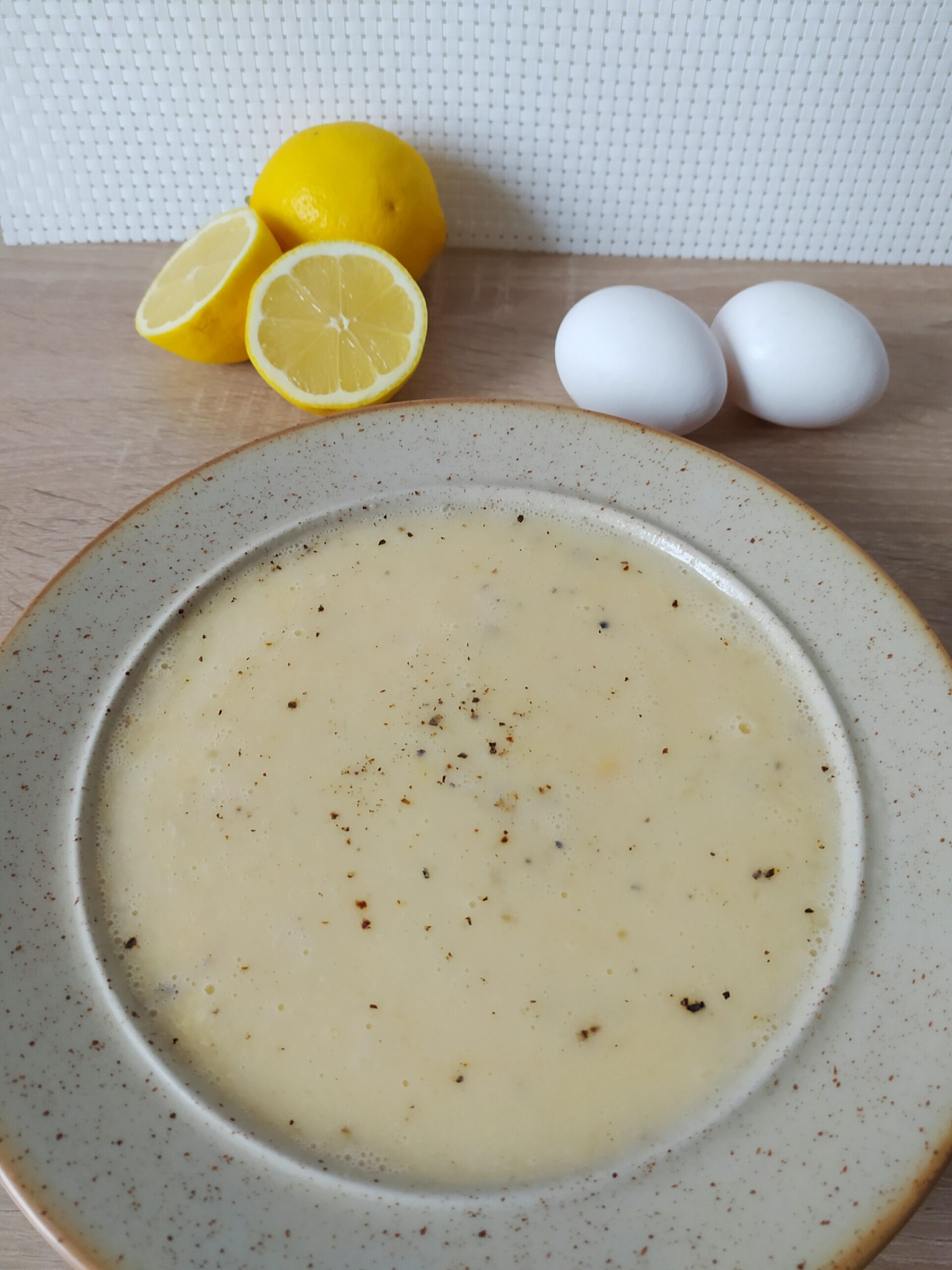 Avgolemono-Ei-Zitronen Sauce - griechisches Magazin