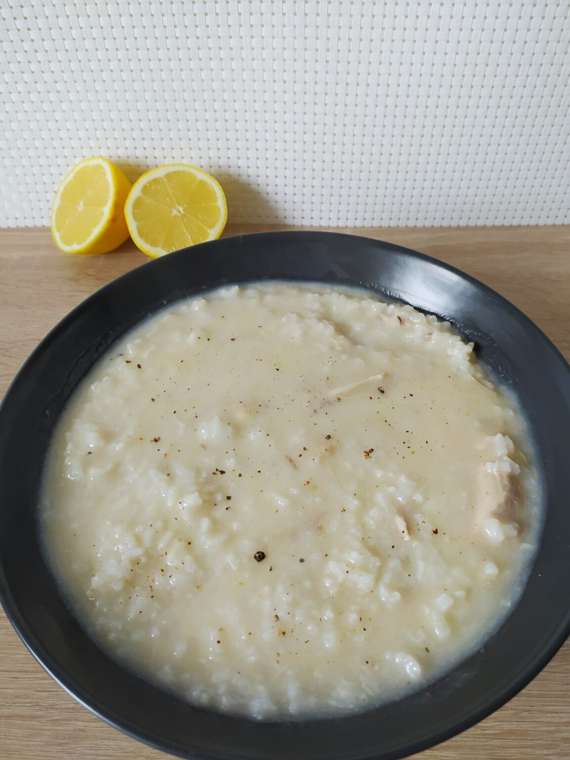 Hühnersuppe mit Ei-Zitronen Sauce - griechisches Magazin