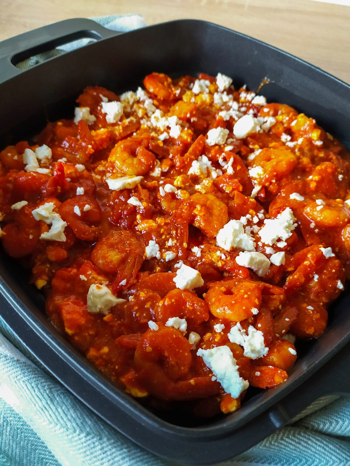 Garnelen mit Feta in Tomatensauce - griechisches Magazin Garnelen mit Feta in Tomatensauce - griechisches Magazin