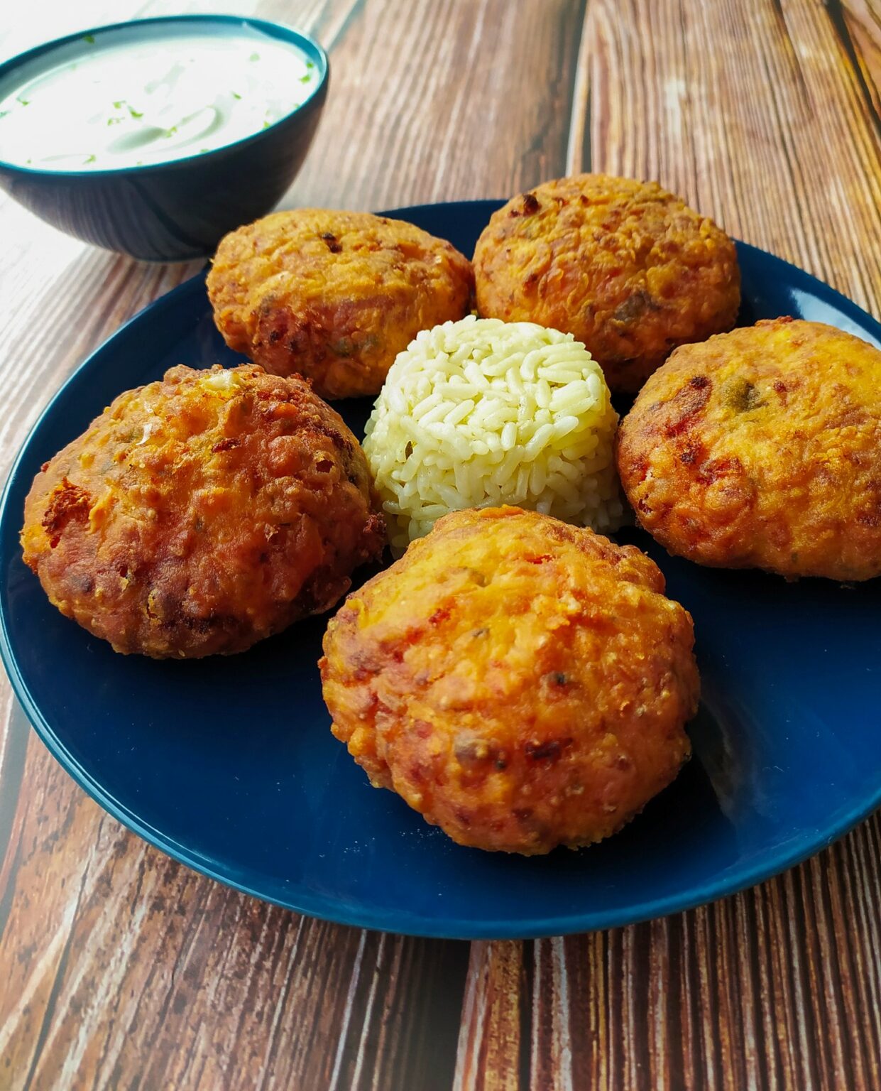 Frikadellen mit Tomaten-Ntomatokeftedes - griechisches Magazin