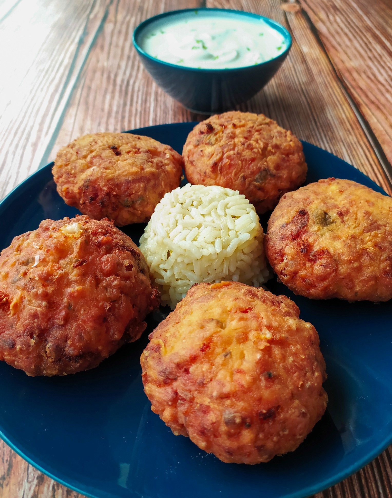 Frikadellen mit Tomaten-Ntomatokeftedes - griechisches Magazin